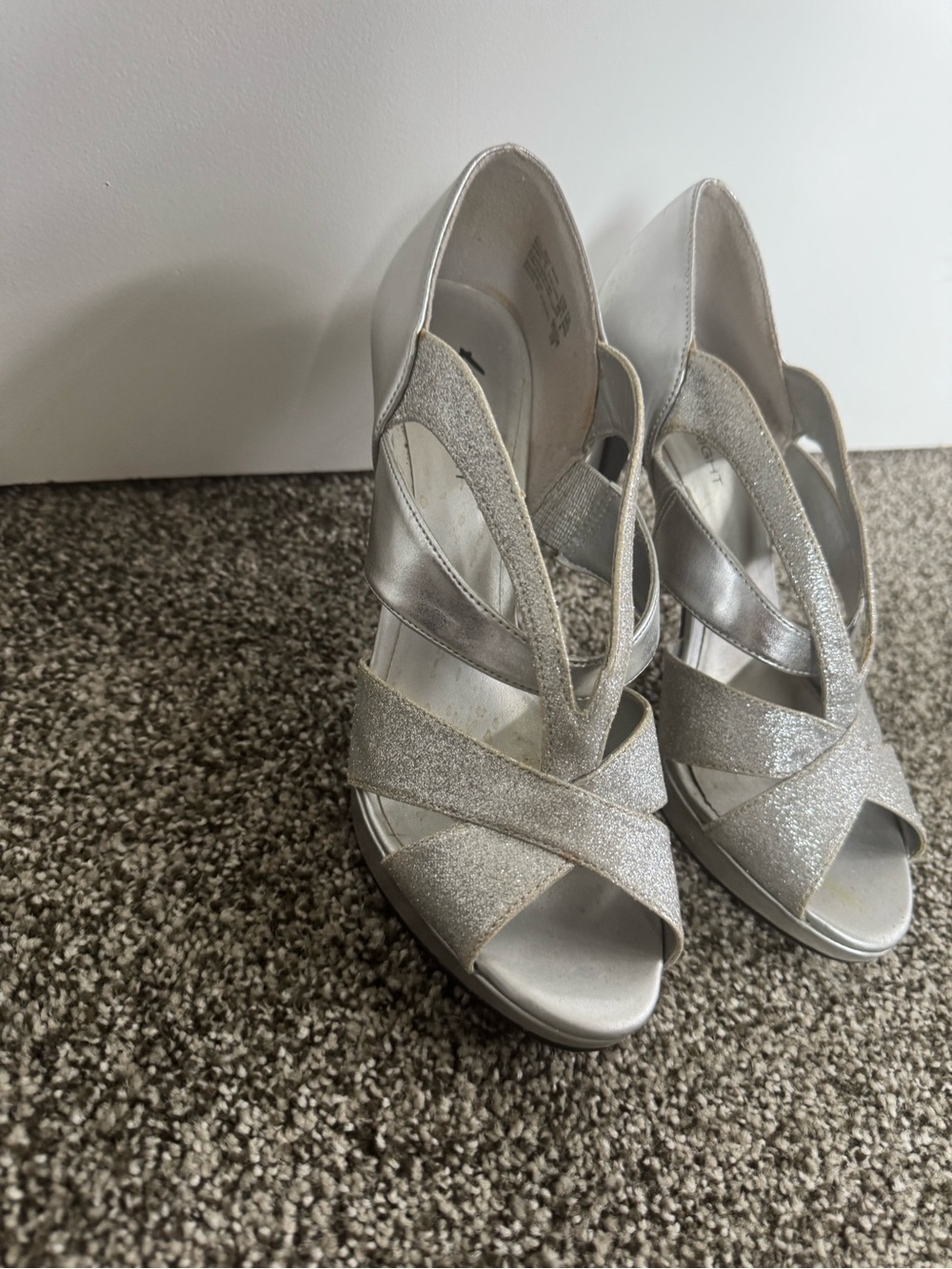 FIONI night Silver Glitter Crisscross Slingback Heels